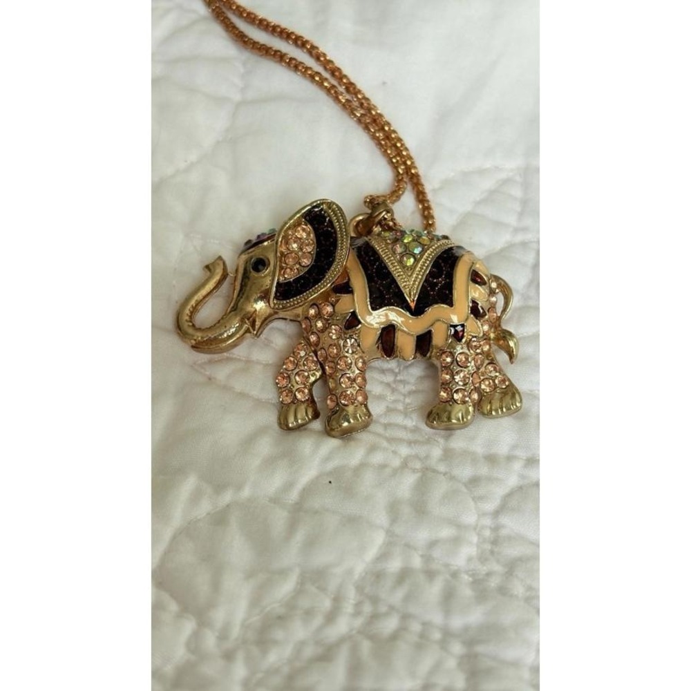 Betsy Johnson Rhinestone Elephant Necklace Pendant 14  Gold Tone Chain Jeweled